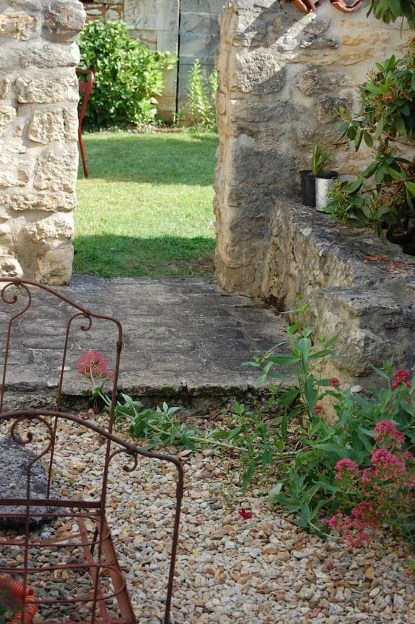 Petit Gite En Braconne La Rochette  外观 照片
